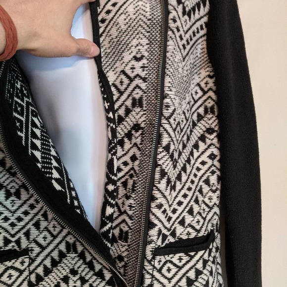 Lucky Brand Black & White Geometric Aztec print Cardigan Sweater. Size Large. - Picture 5 of 16